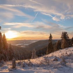 Sonnenaufgang beim Winterurlaub zwischen Olpe und Winterberg.